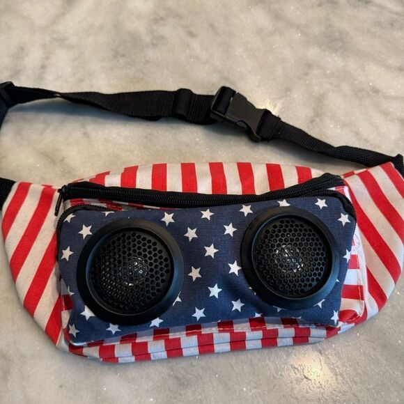 American Flag Speaker Fanny Pack - Picture 5 of 9